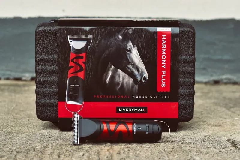 Liveryman Harmony Plus Battery/Cordless/Rechargeable Clipper With Wide Blades 2.4mm-3