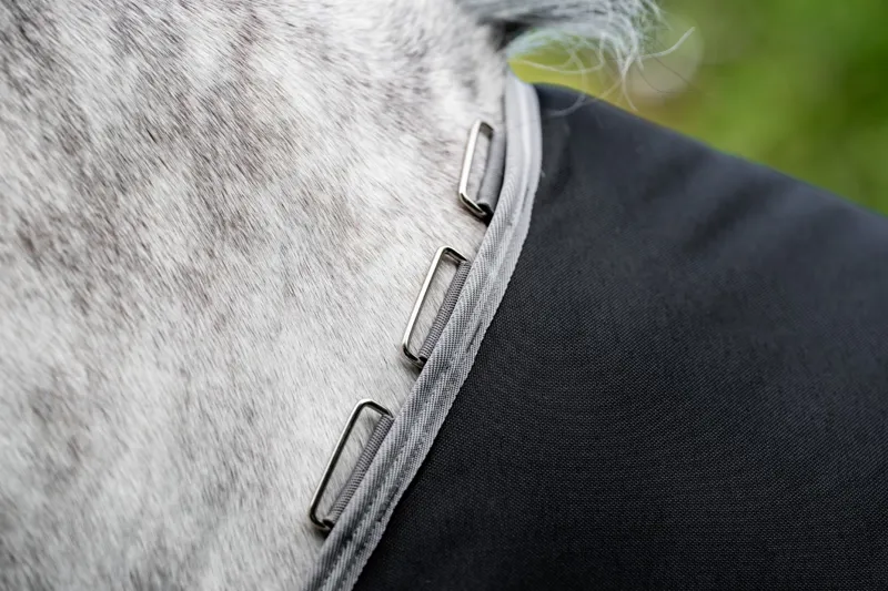 Horseware Amigo Bravo 1200D Plus 0g Light Weight Detachable Neck Turnout Rug Navy/Titanium/Grey/Silver-2