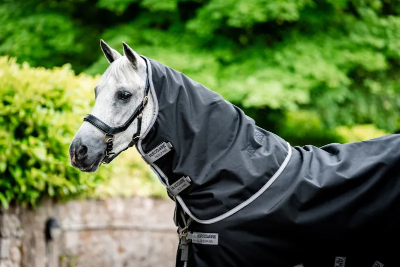 Horseware Amigo Bravo 1200D Plus 0g Light Weight Detachable Neck Turnout Rug Navy/Titanium/Grey/Silver-1