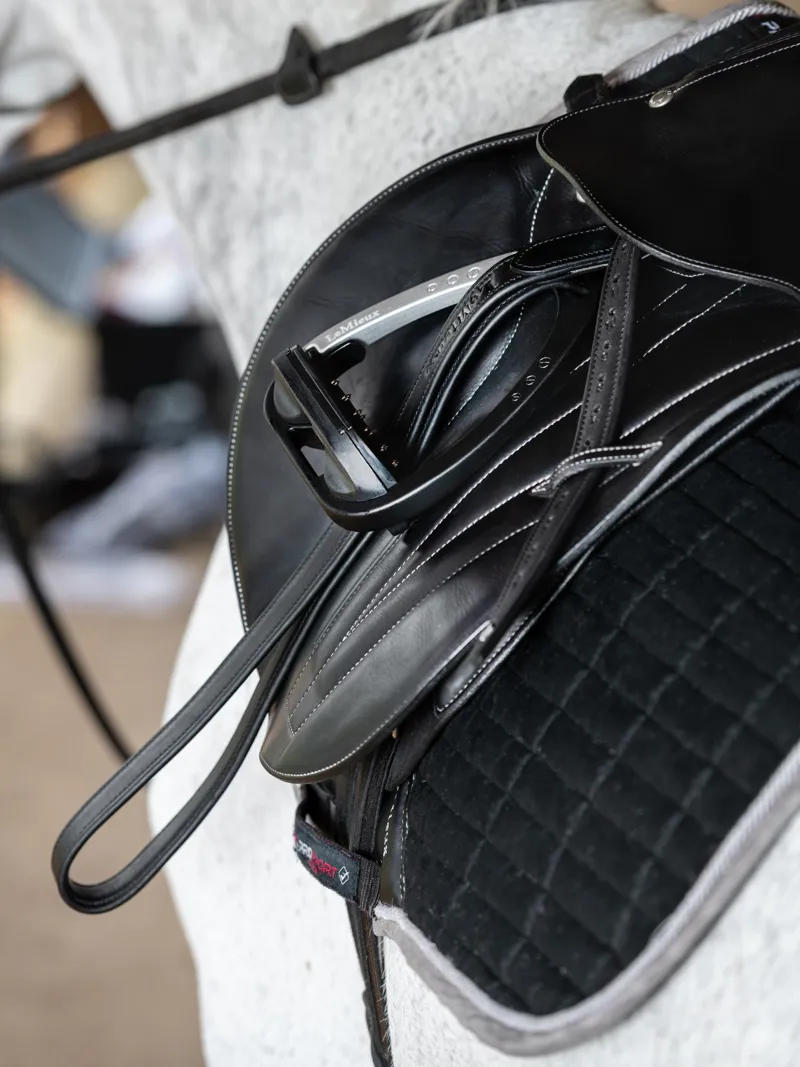 LeMieux Vector Stirrup Leathers Black-1
