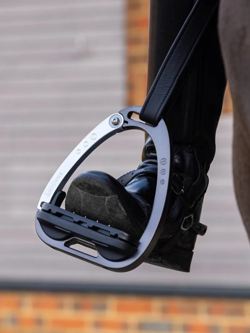 LeMieux Vector Balance Stirrup Carbon/Silver-2