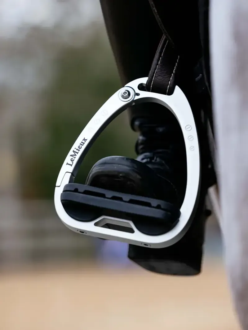 LeMieux Junior Vector Balance Stirrup Aluminium-4