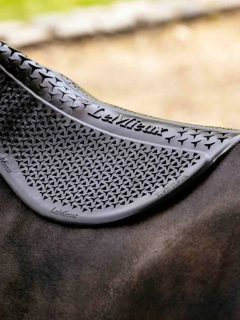 LeMieux Gel-Tek Shaped Half Pad Brown Large-1