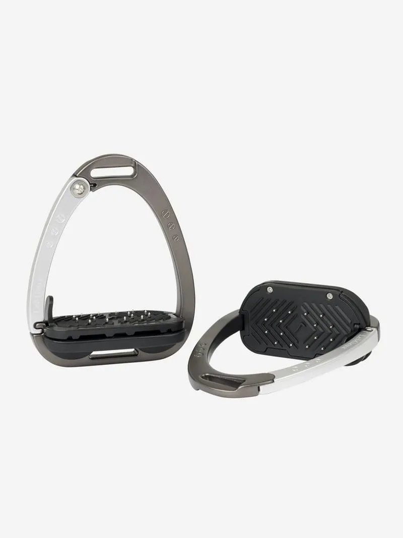 LeMieux Vector Balance Stirrup Carbon/Silver